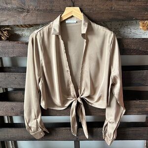 🟠NEW TIMING Silky Cropped Tie-Front Blouse in Champagne SMALL